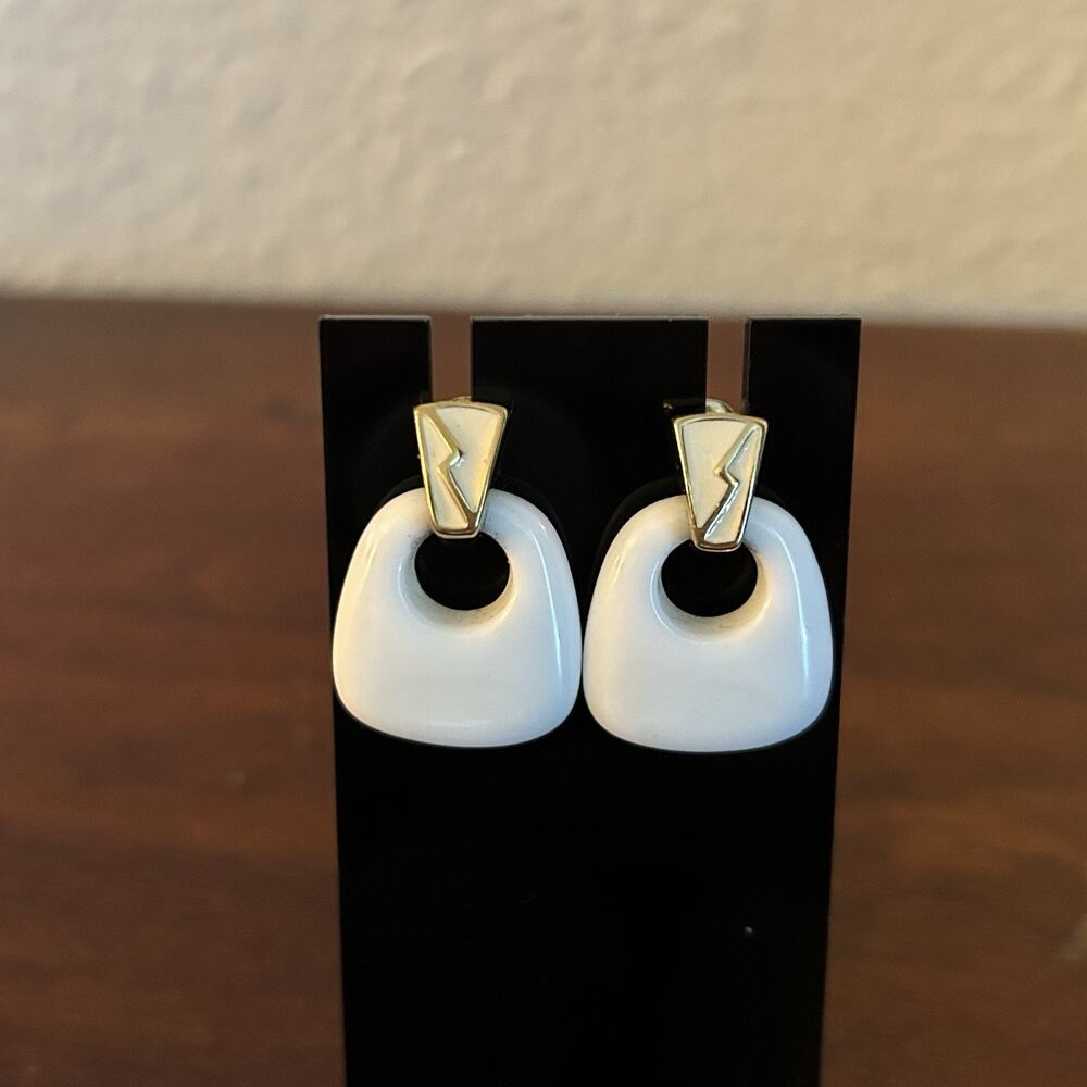 Retro White & Gold Dangle Earrings Lightning Bolt Mod 80s Style Pierced